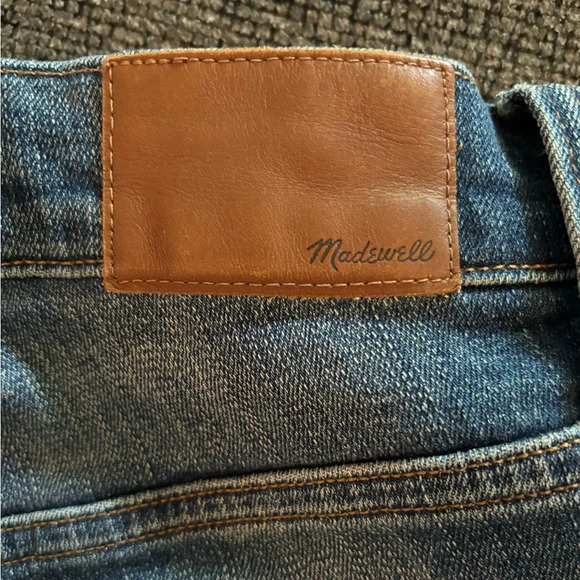 Madewell Petite 9" Mid-Rise Skinny Jeans in York Wash - Picture 8 of 9